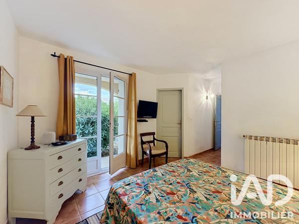 Maison à vendre 4 pièces 150 m² Saint-Saturnin-lès-Avignon