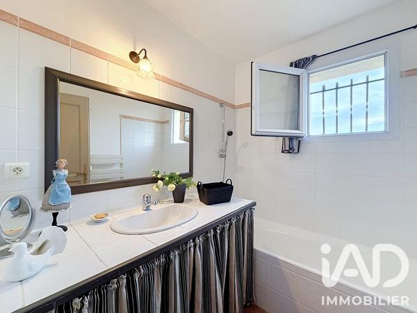 Maison à vendre 4 pièces 150 m² Saint-Saturnin-lès-Avignon