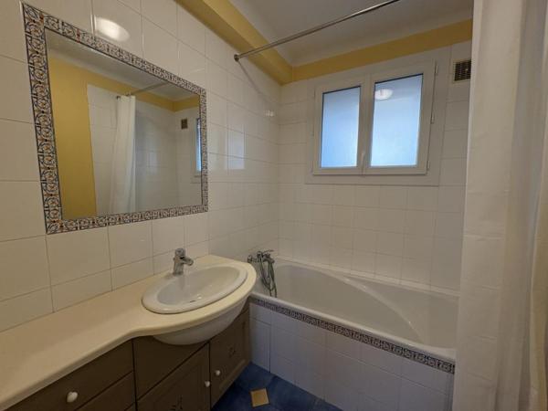 Appartement T2 à louer - 52 m² (réf : 566426)