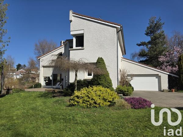 Maison 7 pièces de 166 m² à Saint-Just-Malmont (43240)