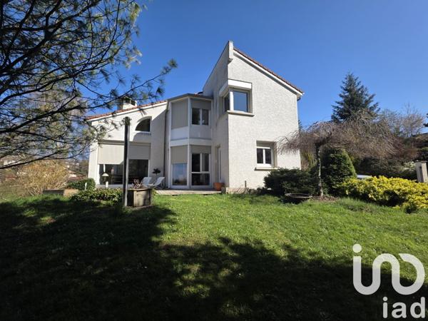 Maison 7 pièces de 166 m² à Saint-Just-Malmont (43240)