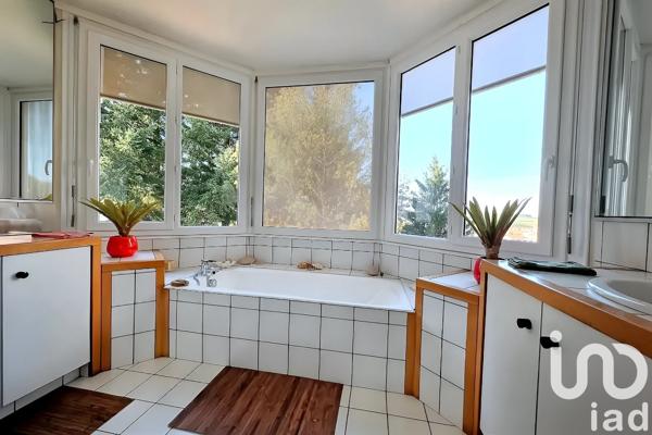 Maison 7 pièces de 166 m² à Saint-Just-Malmont (43240)