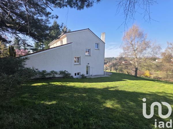 Maison 7 pièces de 166 m² à Saint-Just-Malmont (43240)