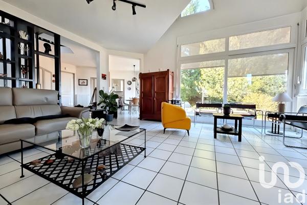 Maison 7 pièces de 166 m² à Saint-Just-Malmont (43240)