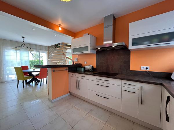 A VENDRE MAISON PROCHE DINAN AVEC VIE DE PLAIN PIED, 4 CHAMBRES TERRAIN CLOS