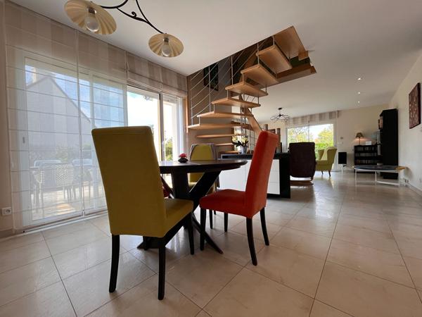 A VENDRE MAISON PROCHE DINAN AVEC VIE DE PLAIN PIED, 4 CHAMBRES TERRAIN CLOS