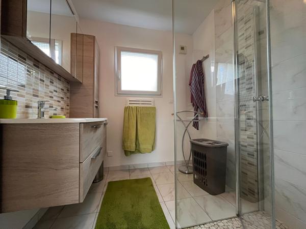 A VENDRE MAISON PROCHE DINAN AVEC VIE DE PLAIN PIED, 4 CHAMBRES TERRAIN CLOS