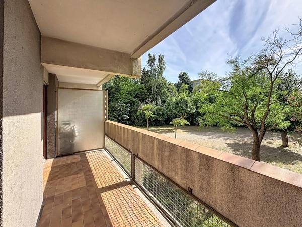 T2 lumineux avec deux balcons, vue dégagée sur jardin – Marseille 12e La Fourragère
