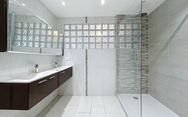 Appartement à vendre    6 pièces • 130,62 m2 Ambilly