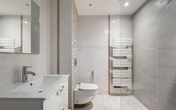 Appartement à vendre    6 pièces • 130,62 m2 Ambilly