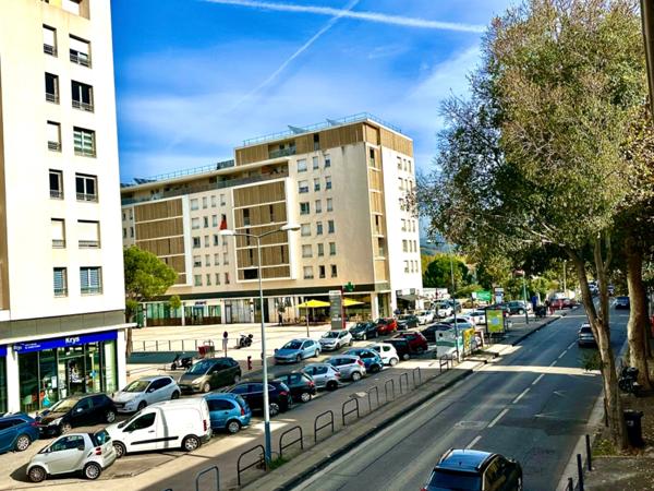 Marseille 10 ème, Quartier Saint Loup, T4 de 95m2, Dernier étage, Lumineux dans une petite copropriété.