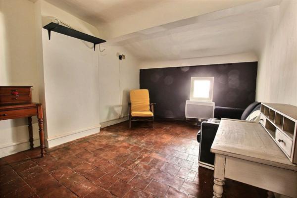 Maison de ville 8 pièces , 5 chambres, jardin, garage.