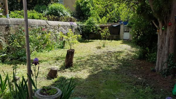 Maison de ville 8 pièces , 5 chambres, jardin, garage.