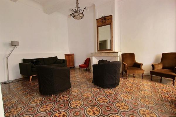 Maison de ville 8 pièces , 5 chambres, jardin, garage.