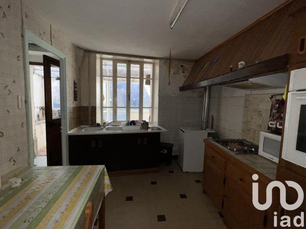 Maison 12 pièces de 230 m² à Saint-Sernin (07200)