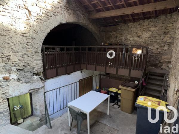 Maison 12 pièces de 230 m² à Saint-Sernin (07200)