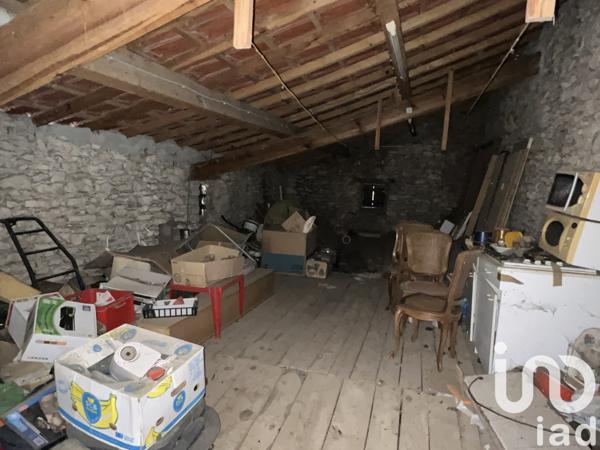 Maison 12 pièces de 230 m² à Saint-Sernin (07200)