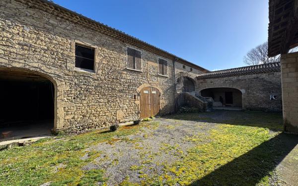 Maison à vendre    5 pièces •  Chabrillan
