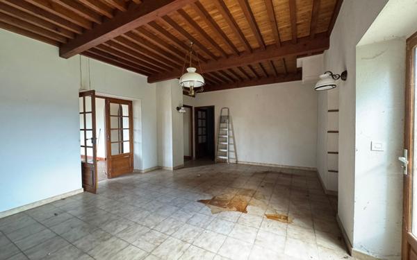 Maison à vendre    5 pièces •  Chabrillan