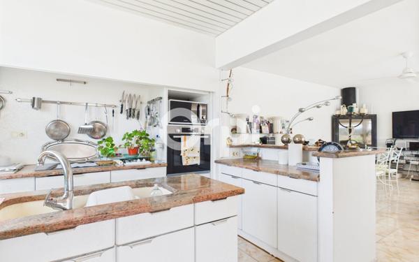 Maison à vendre    7 pièces • 199,39 m2 Mandelieu-la-Napoule