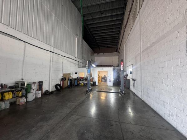 Location / Local Industriel / Bâtiment