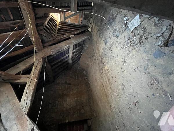 Maison en pierre située au centre de Torigny-les-Villes, proche de toutes commodités.
