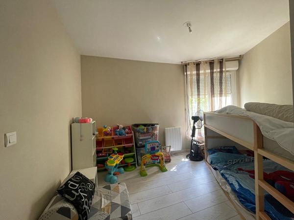 VENTE : appartement F2 (45 m²) à COMBS LA VILLE
