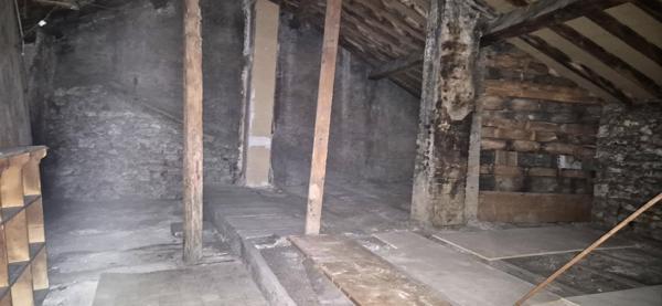 Petit immeuble centre ville d 'Oyonnax appartement 160 m² + commerce loué en RDC