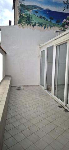 Petit immeuble centre ville d 'Oyonnax appartement 160 m² + commerce loué en RDC