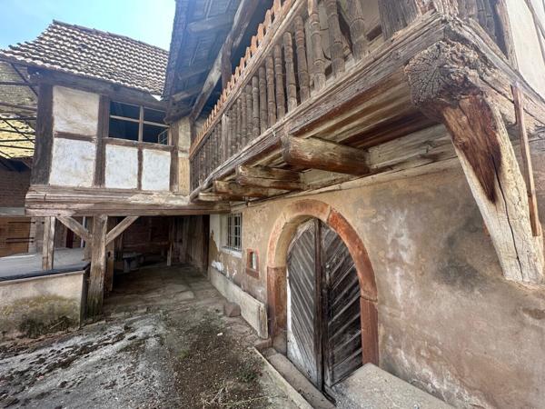 Immense grange dans un état exceptionnel et maison colombages 1731