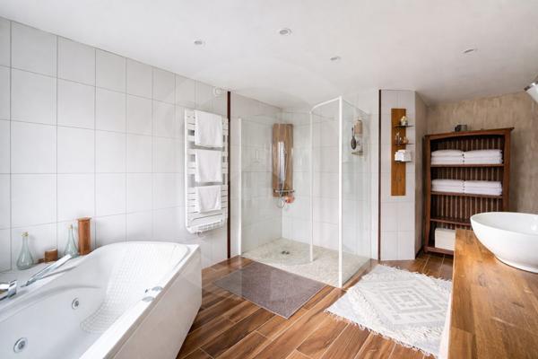 Corps de ferme rénové 275 m² ARTHAZ PND -  6 chambres