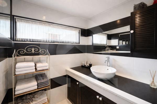 Corps de ferme rénové 275 m² ARTHAZ PND -  6 chambres