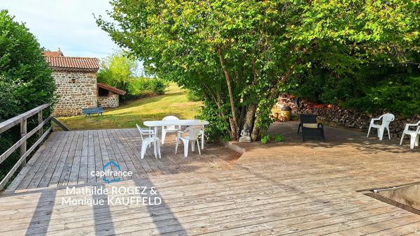 CUNLHAT – BELLE MAISON EN PIERRES RÉNOVÉE – JARDIN 500 M² – GRANGE