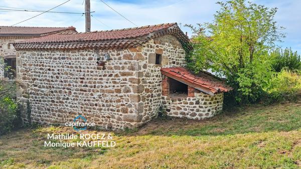 CUNLHAT – BELLE MAISON EN PIERRES RÉNOVÉE – JARDIN 500 M² – GRANGE