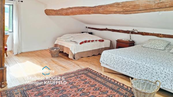 CUNLHAT – BELLE MAISON EN PIERRES RÉNOVÉE – JARDIN 500 M² – GRANGE