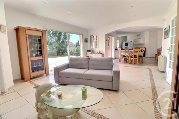 Maison à vendre  4 pièces - 125 m 2   ST RAPHAEL  - 83