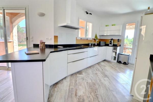 Maison à vendre  4 pièces - 125 m 2   ST RAPHAEL  - 83