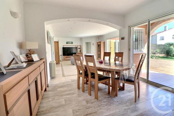 Maison à vendre  4 pièces - 125 m 2   ST RAPHAEL  - 83