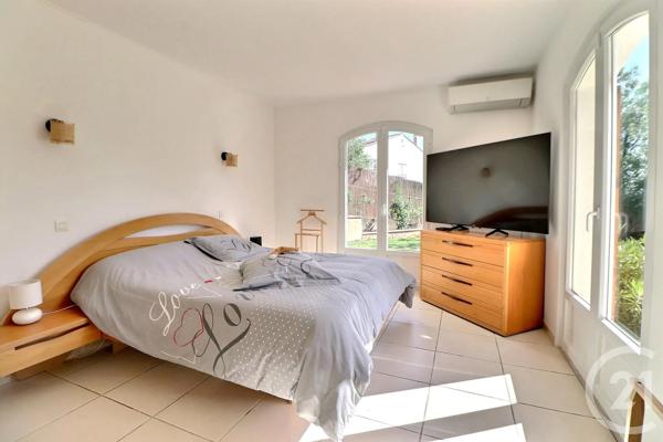 Maison à vendre  4 pièces - 125 m 2   ST RAPHAEL  - 83