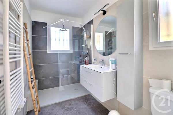 Maison à vendre  4 pièces - 125 m 2   ST RAPHAEL  - 83