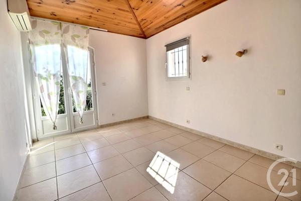 Maison à vendre  4 pièces - 125 m 2   ST RAPHAEL  - 83