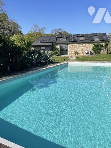 A VENDRE BERRIC-LONGERE EN PIERRES avec DEPENDANCE et piscine-6000 m2 de terrain paysagé