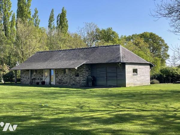 A VENDRE BERRIC-LONGERE EN PIERRES avec DEPENDANCE et piscine-6000 m2 de terrain paysagé