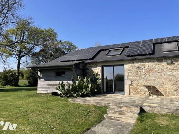 A VENDRE BERRIC-LONGERE EN PIERRES avec DEPENDANCE et piscine-6000 m2 de terrain paysagé