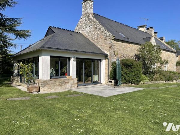A VENDRE BERRIC-LONGERE EN PIERRES avec DEPENDANCE et piscine-6000 m2 de terrain paysagé