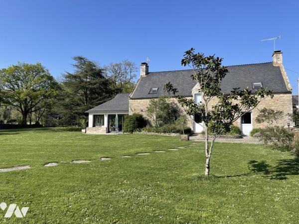 A VENDRE BERRIC-LONGERE EN PIERRES avec DEPENDANCE et piscine-6000 m2 de terrain paysagé