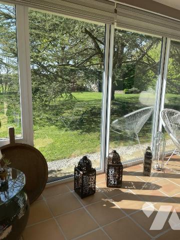 A VENDRE BERRIC-LONGERE EN PIERRES avec DEPENDANCE et piscine-6000 m2 de terrain paysagé