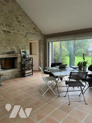 A VENDRE BERRIC-LONGERE EN PIERRES avec DEPENDANCE et piscine-6000 m2 de terrain paysagé