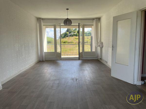 Appartement à vendre Saintes - 3 pièces, 74m² avec 2 chambre(s) à 133 200€ - AJP Immobilier Saintes