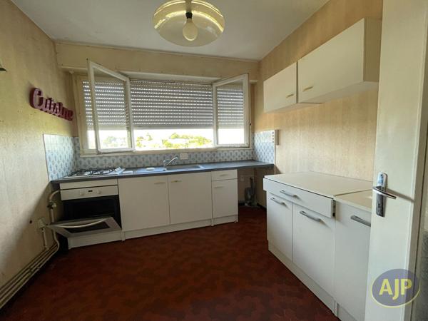 Appartement à vendre Saintes - 3 pièces, 74m² avec 2 chambre(s) à 133 200€ - AJP Immobilier Saintes